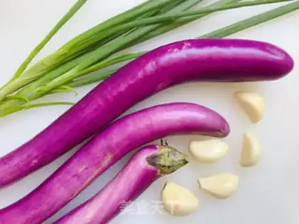 Make Hands tore garlic eggplant step 0