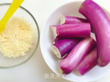 Make Hands tore garlic eggplant step 1