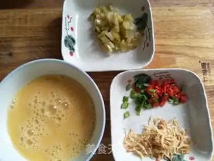 Make Shrimp skin fried eggs step 0