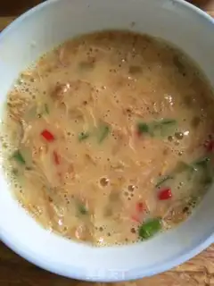 Make Shrimp skin fried eggs step 2