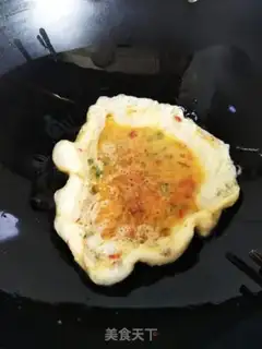 Make Shrimp skin fried eggs step 4
