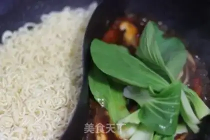 Make Tomato egg noodles step 7