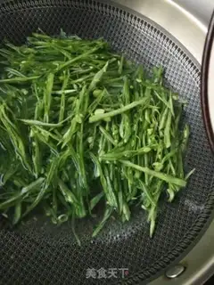 Make Flower fried lentils step 4