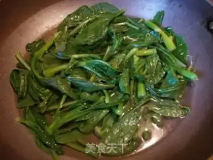 Make Pigbone soup noodles step 9