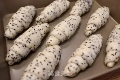 Make Black Sesame Roast Bread step 11