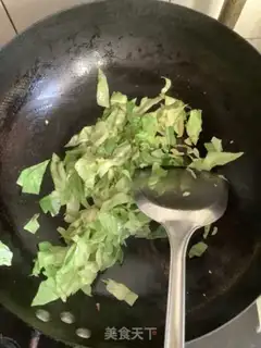 Make Shrimp vegetable noodles step 1