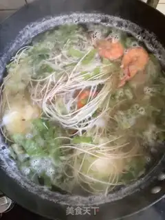 Make Shrimp vegetable noodles step 3