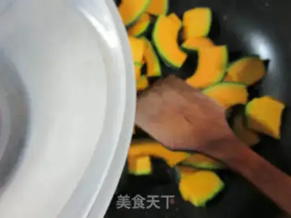 Make Onion fried Japanese pumpkins step 2