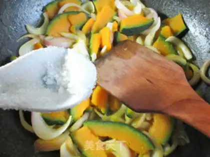 Make Onion fried Japanese pumpkins step 5