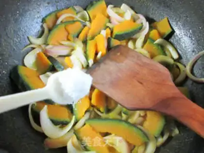 Make Onion fried Japanese pumpkins step 6
