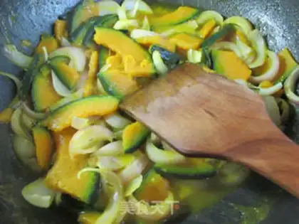 Make Onion fried Japanese pumpkins step 7