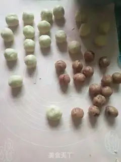 Make Rose Cloud Leg Mooncake step 8