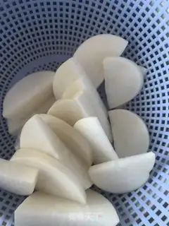 Make The radish stew step 0