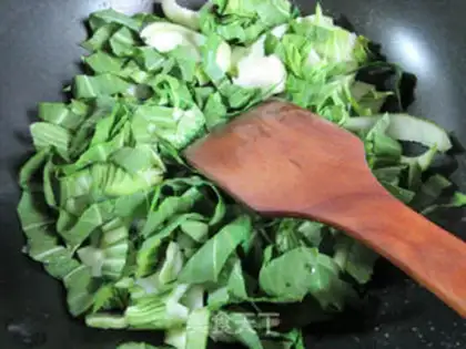 Make Eggs and green rice noodles step 4