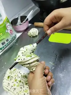 Make Onion black sesame rolls step 6