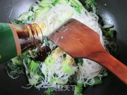 Make Eggs and green rice noodles step 9