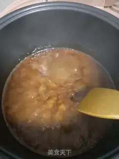 Make A simple handmade glue cake step 2