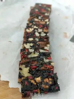 Make A simple handmade glue cake step 9
