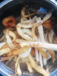 Make Sasaki-kun-sama soup step 1