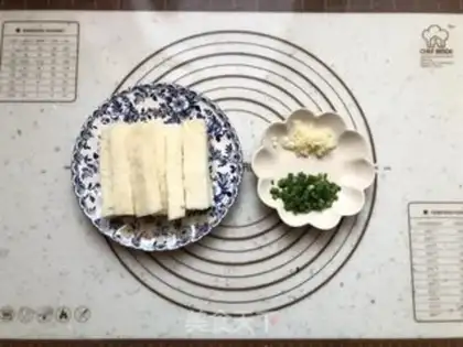 Make Garlic toast step 0
