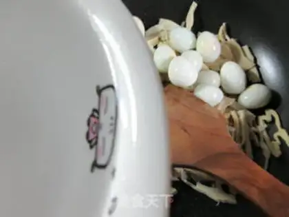Make Water and eggs step 3