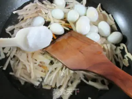 Make Water and eggs step 5