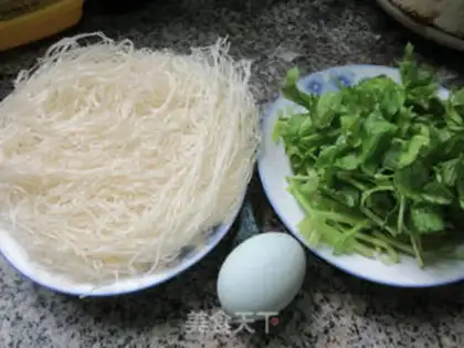 Make Duck egg celery fried rice noodles step 0