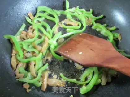 Make Squeeze the peppers and rice noodles step 4