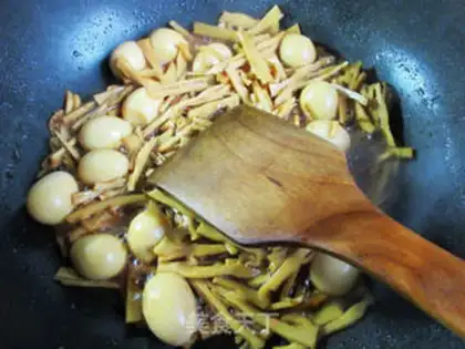 Make Water and eggs step 8
