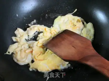 Make Duck egg celery fried rice noodles step 3