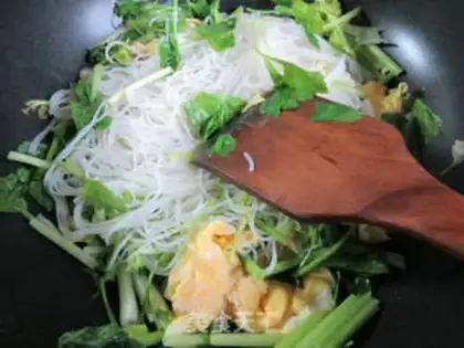Make Duck egg celery fried rice noodles step 4