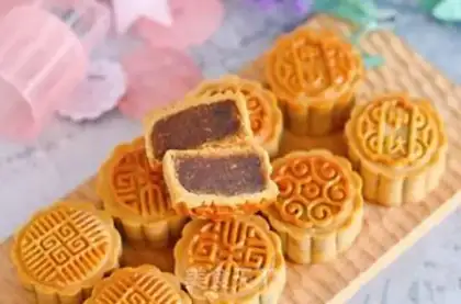 Make Five fragrance beef moon cakes step 7
