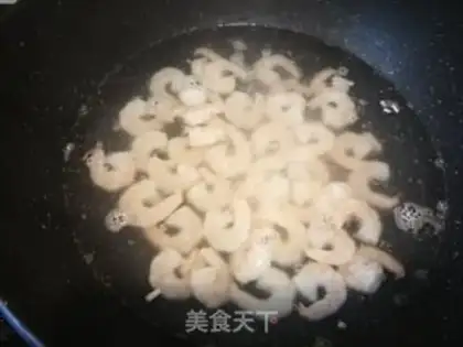 Make Wrinkled pretzels and shrimp step 4