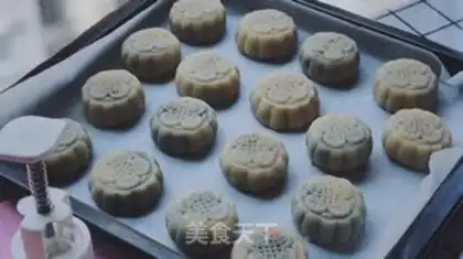 Make A wide moon cake step 7