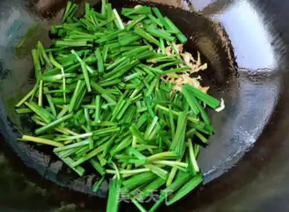 Make Shrimp-covered eggs step 6