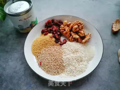 Make Porridge of quinoa walnuts step 1
