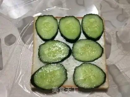 Make Red intestinal fruit sandwich step 4