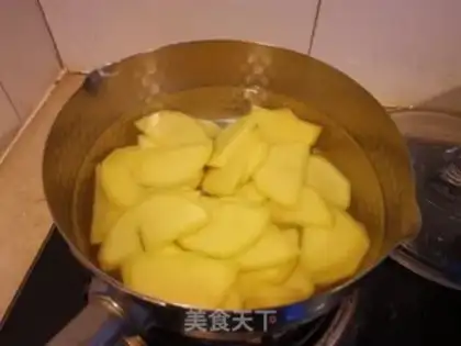 Make Fish-fruit potato chips and vegetables step 2