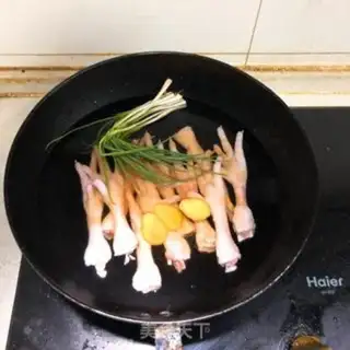 Make A chicken claw with lemon step 1