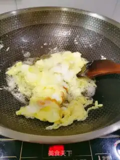 Make Scrambled eggs step 2