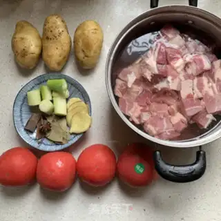 Make Tomato potato stew step 1