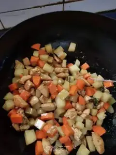 Make Curry chicken greasy rice step 3