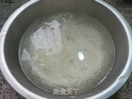 Make Onion fried rice noodles step 1