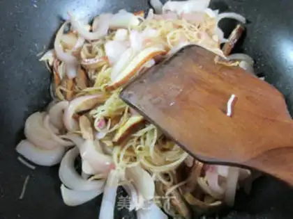 Make Onion fried rice noodles step 6
