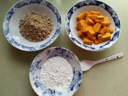 Make Pumpkin peanut porridge step 0