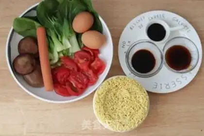 Make Tomato egg noodles step 0