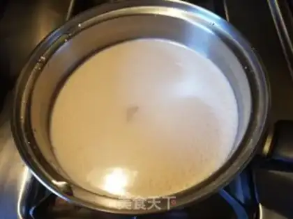 Make Pigbone soup noodles step 1