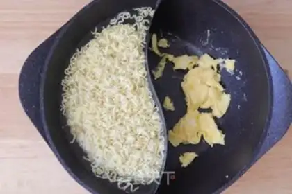 Make Tomato egg noodles step 3