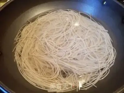 Make Pigbone soup noodles step 4
