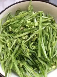 Make Flower fried lentils step 2